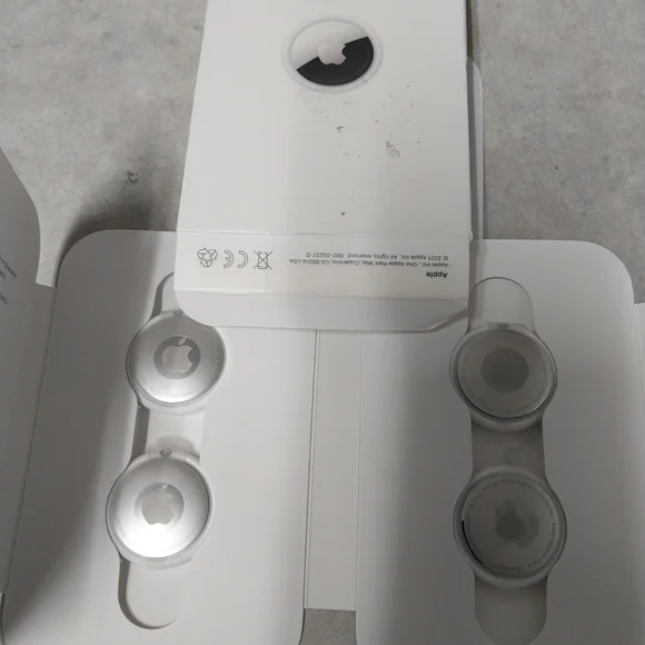 Apple luggage tags 4 in the package. - Picture 3 of 3